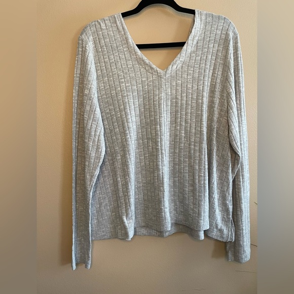 Livi Gray V-Neck Ribbed Women's Top Size 14/16 - Picture 5 of 8